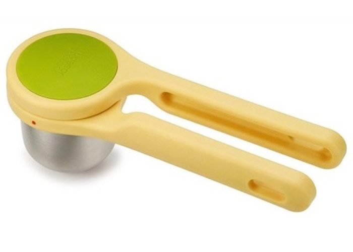 旋拧式手动榨汁器非常好用。