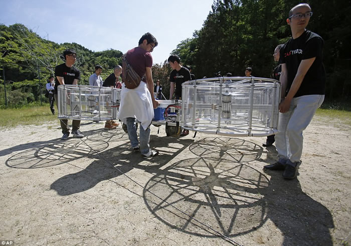 TOYOTA丰田飞天车团队Cartivator展开原型车测试 只飞了3秒钟就坠机