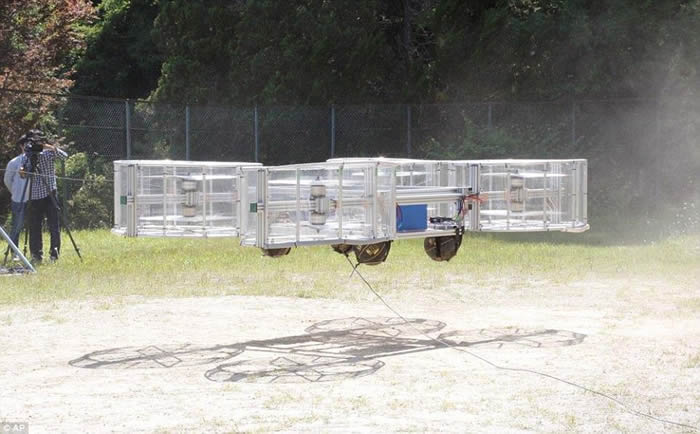 TOYOTA丰田飞天车团队Cartivator展开原型车测试 只飞了3秒钟就坠机