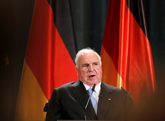����ʵ�֡�������ͳһ�� �¹�ǰ����Helmut Kohl��������87��