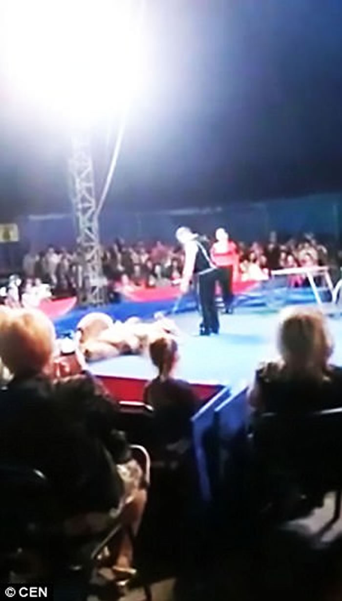 �ڿ����׶�������Ϸ�ű���;�� ��ͻȻ�����˹���