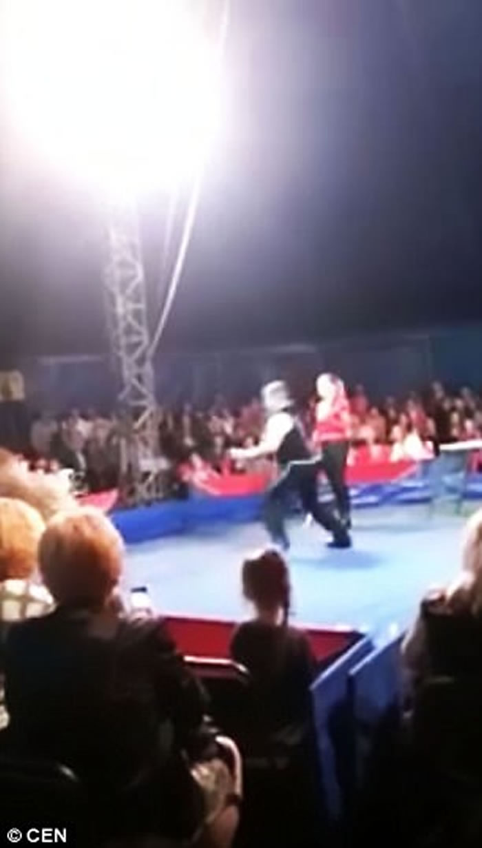 �ڿ����׶�������Ϸ�ű���;�� ��ͻȻ�����˹���