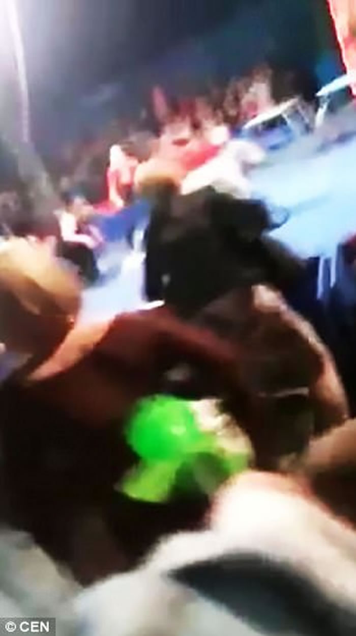 �ڿ����׶�������Ϸ�ű���;�� ��ͻȻ�����˹���