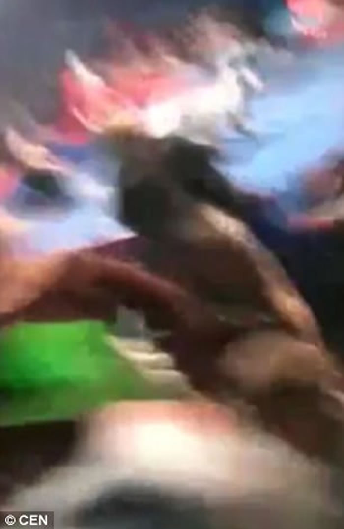 �ڿ����׶�������Ϸ�ű���;�� ��ͻȻ�����˹���