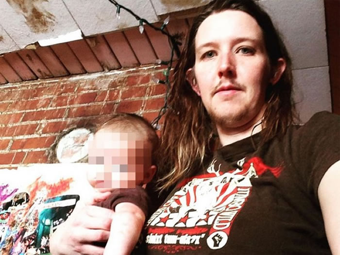 多蒂说,他希望等到孩子有自主意识之后,再自己决定想做什么样的人。