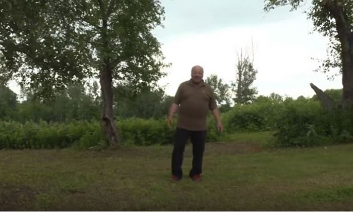 加拿大父亲参加女儿婚礼致词时惨遭闪电击中 手指出现火光