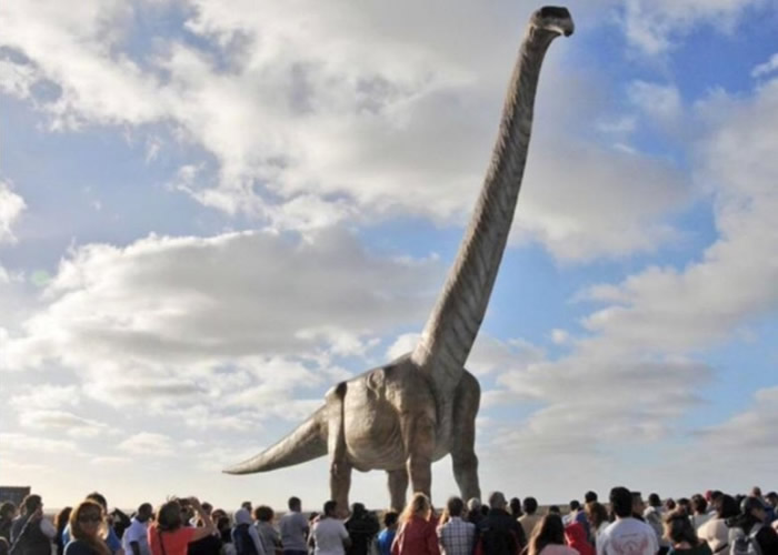 画家笔下巴塔哥尼亚泰坦龙构想图。