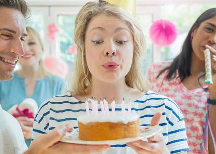 美国南卡罗莱纳州克莱姆森大学研究:吹生日蜡烛细菌激增14倍