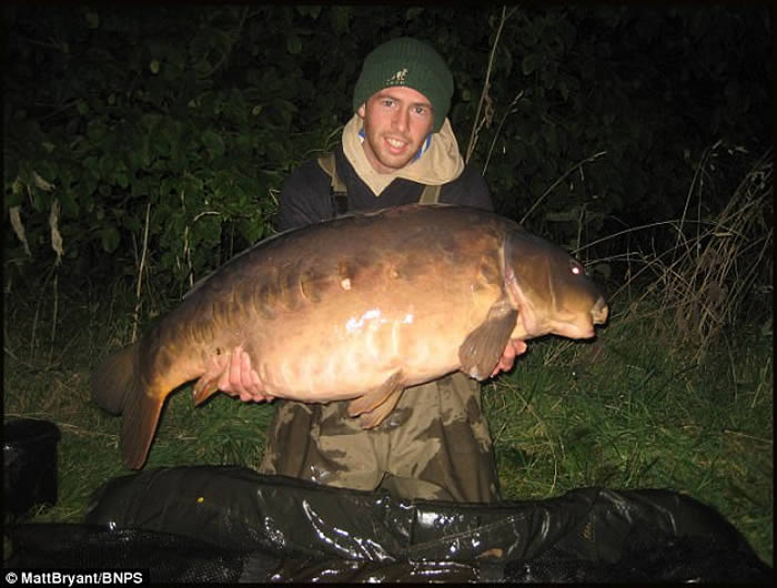 Ӣ�����ˮ�㾵�����ġ���ʬ���� ���Ѱ���