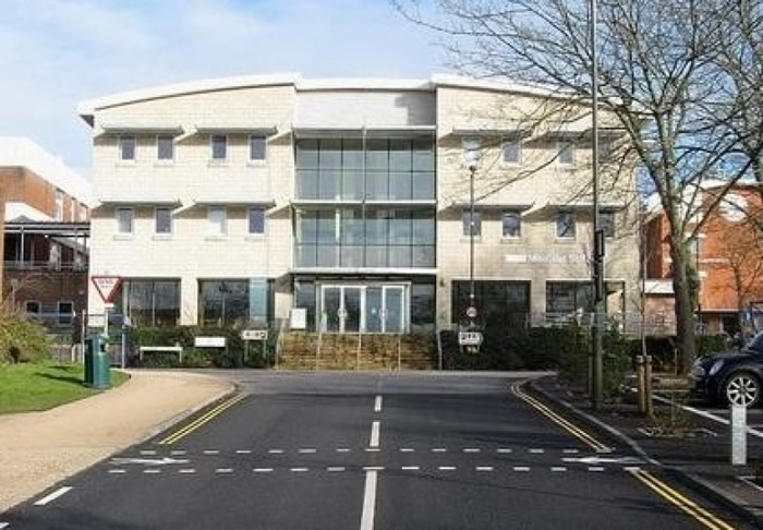 图为萨塞克斯医学院。