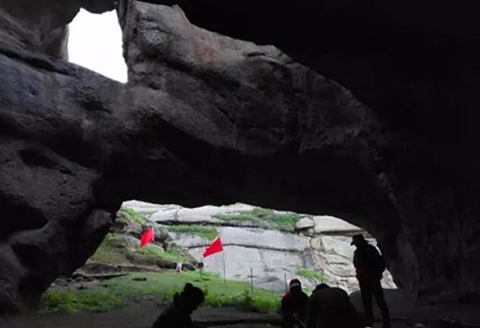 经国家文物局批准,2016年7-9月,新疆文物考古研究所对吉木乃县通天洞遗址进行主动性考古发掘