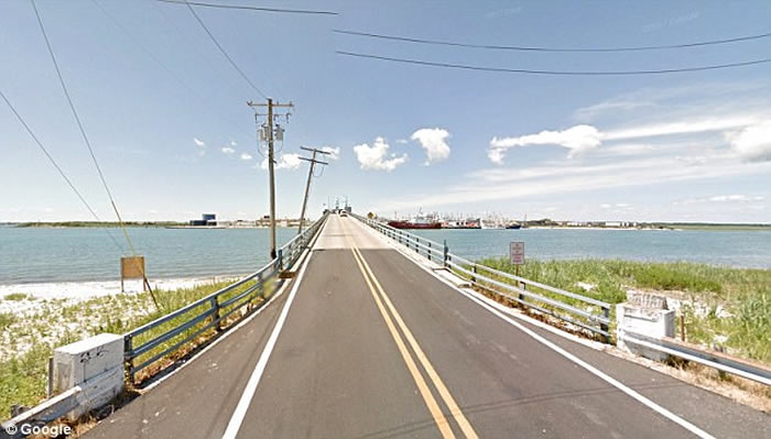 �����������ݿ�Խ�����������ͻȻ���� �����зɳ�����һ��