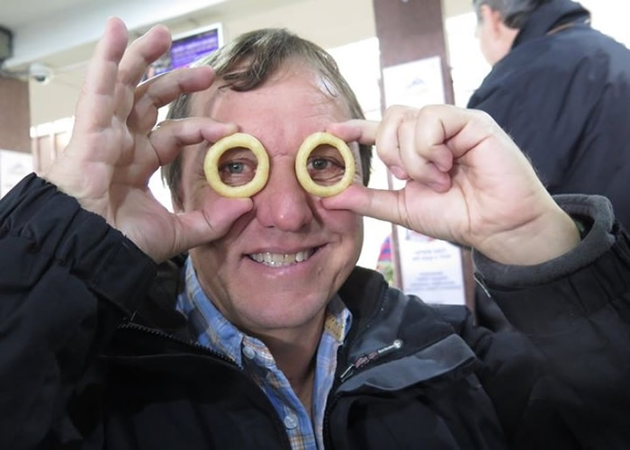 洛特(图)掌握大批盗猎者的敏感资料。