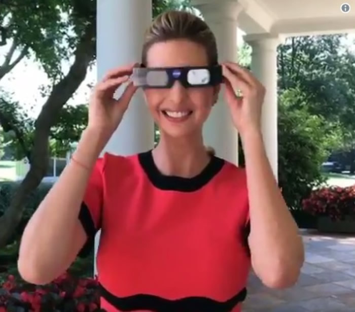 伊万卡提醒人们看日食要戴护目镜。