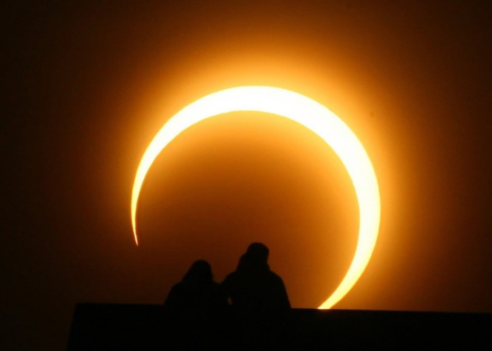 美国将迎来日全食的天文奇景。