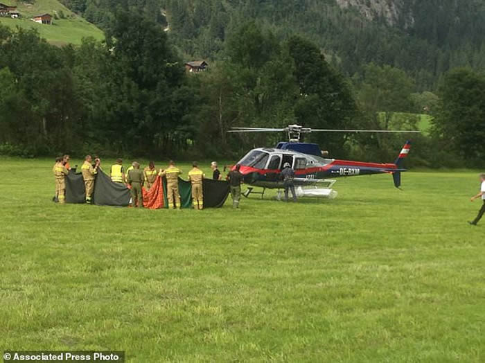 登山客集体滑落 奥地利阿尔卑斯山山难周末死8人