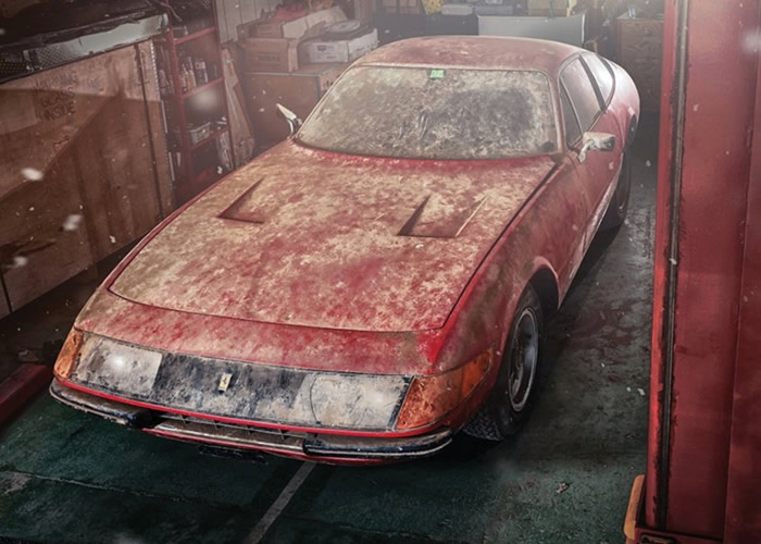 该辆在谷仓内尘封多年的Daytona跑车下月将拍卖。