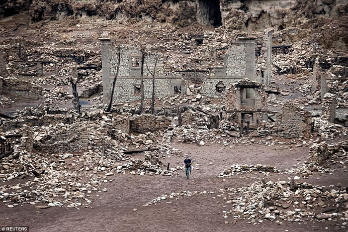欧洲干旱严重 西班牙淹没在水底消失60年的城镇“曼西利亚德拉谢拉”重见天日