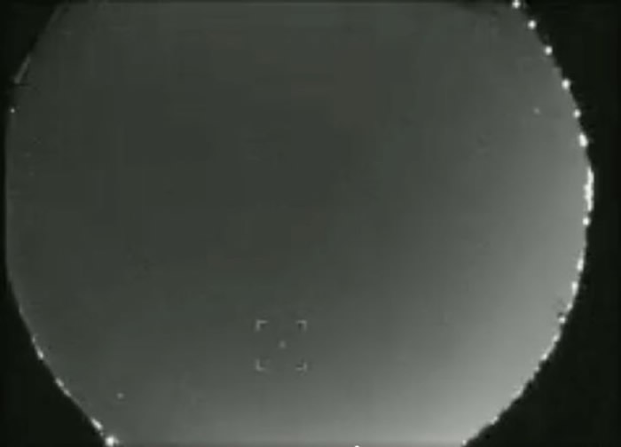 多伦多大学斯卡伯勒分校的天文台,拍得火球出现的景象。