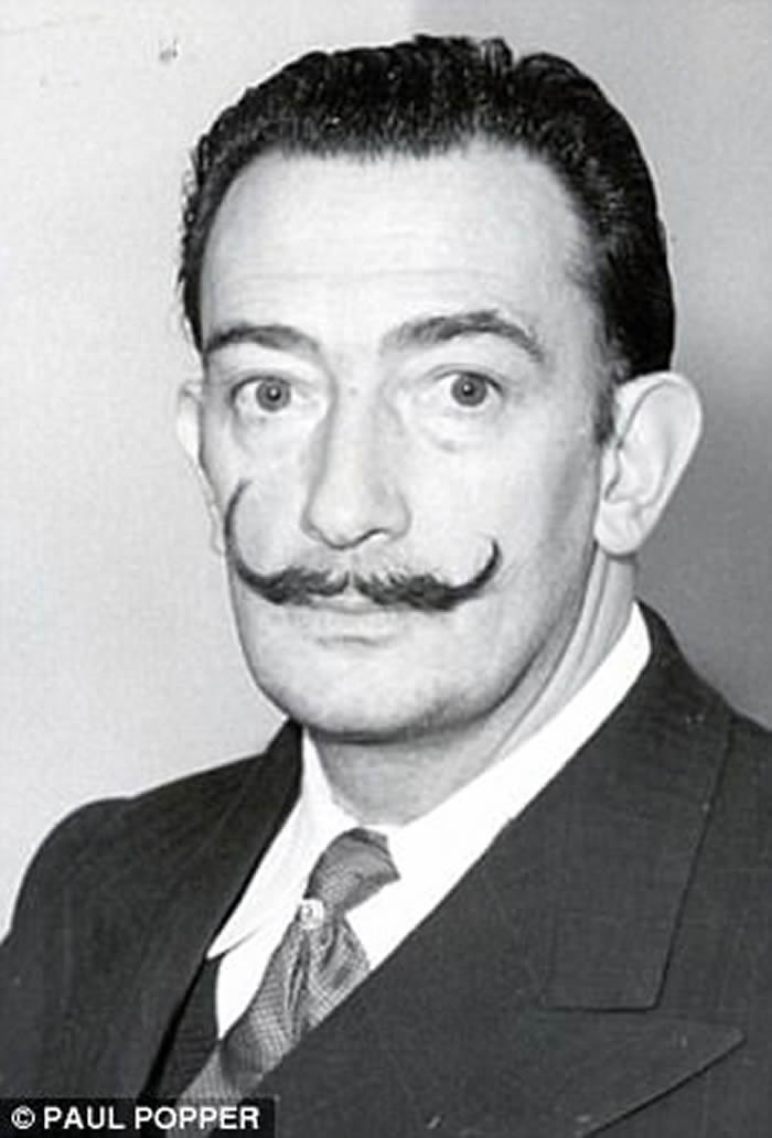 西班牙超现实主义画家Salvador Dali死后28年开棺验尸 DNA证实“私生女”不是他的