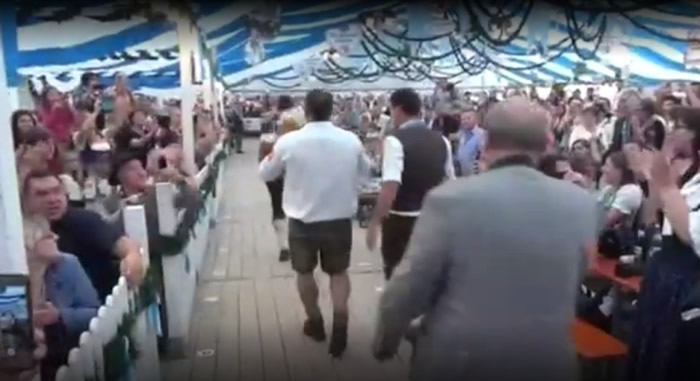 ơ�ƴ�����ˣ��¹�������Oliver Struempfelͽ�ֶ�29��ơ�ƴ������¼