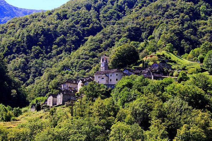 瑞士科里波村庄。