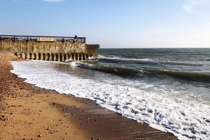 ͼΪ�·��ĺ��ߡ�