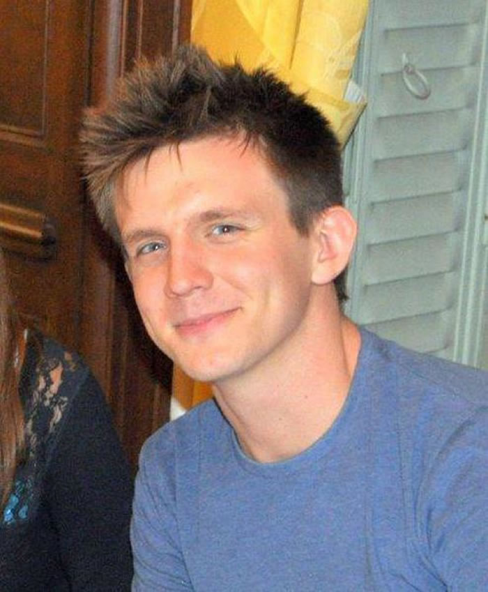 英国《金融时报》记者在斯里兰卡度假时惨遭埋伏的鳄鱼拖入湖中