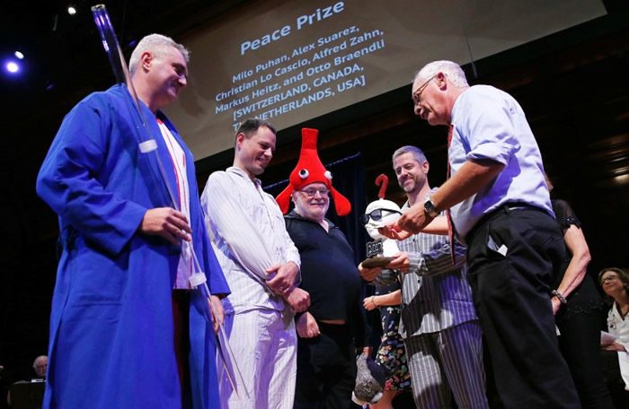 美国哈佛大学举办的2017年第27届搞笑诺贝尔奖得主出炉