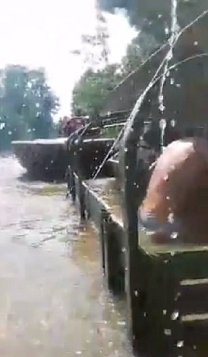 ����쫷��ά��Ϯ�������ݣ�ˮ�־��˵�С������Ǳͧ