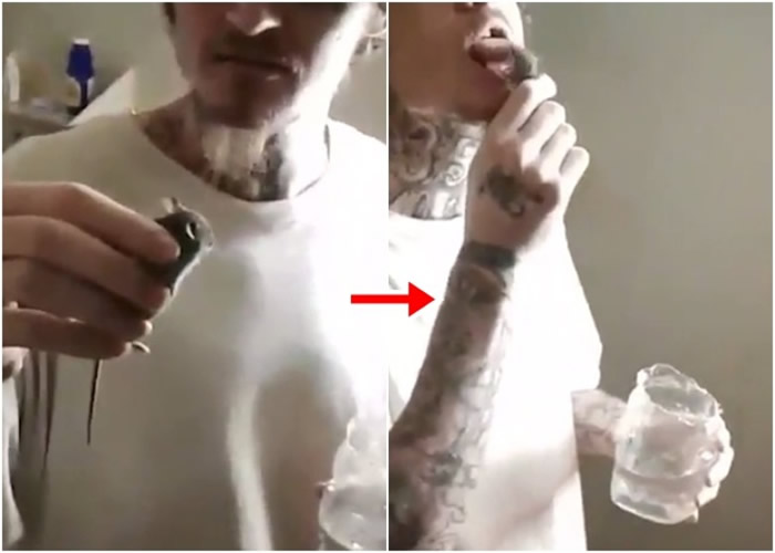 男子拿起老鼠,再咬下其头部。