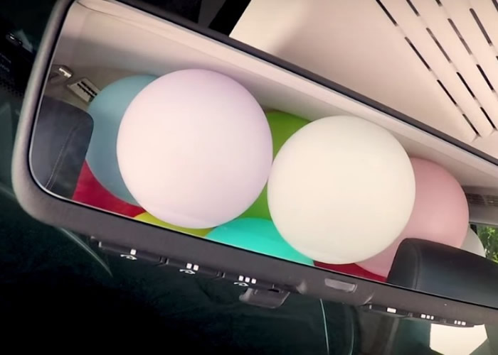 即使车尾挡风玻璃被遮挡,仍可突破死角盲点观察后方。