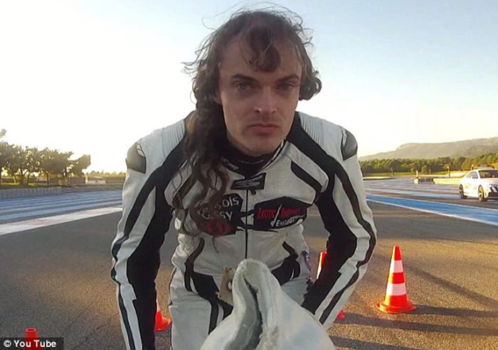 国外知名神人Francois Gissy超狂水火箭三轮车 飙上261公里只要3.95秒