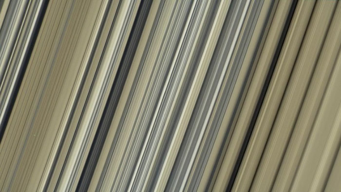 图为卡西尼号所拍下，目前最高解像度的土星环照片。