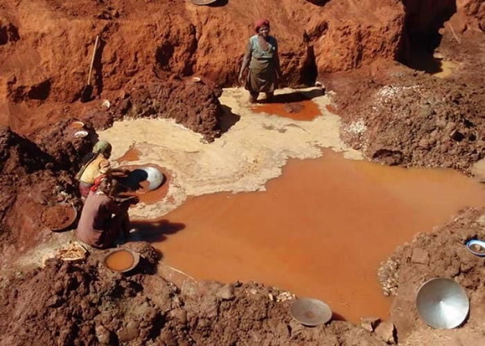 小型矿场往往令附近环境的水和空气受汞污染。