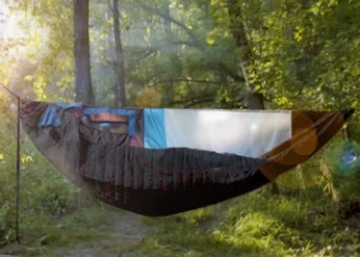 吊床天盖非常轻便,能配合户外单人吊床使用。