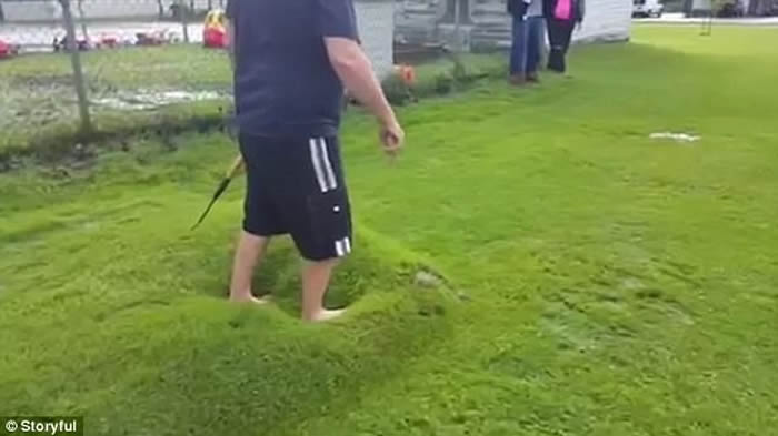 ������Ϧ�������ݾ����Ժ��Ƥ����¡��ġ���ɫˮ���� ͱ�������ɫ�ཬ