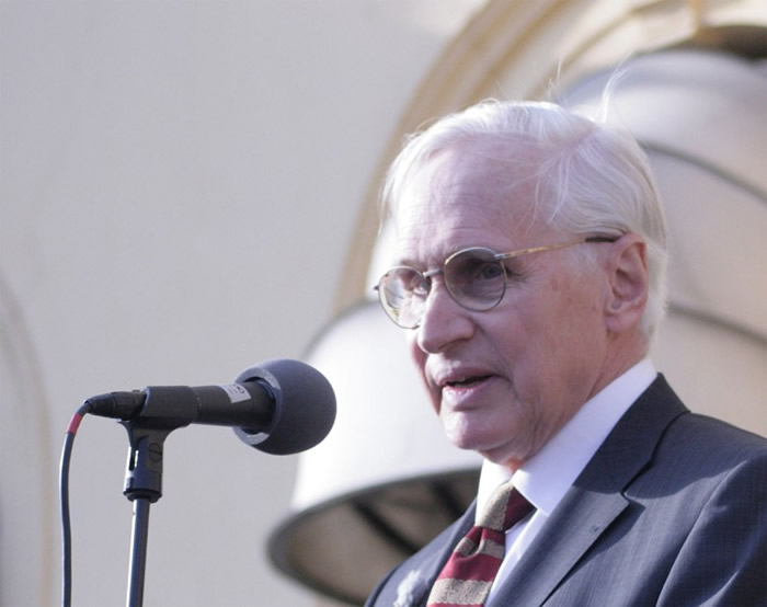 ��Ү˹̩����̹�ԣ��佱��������������Ϊ��