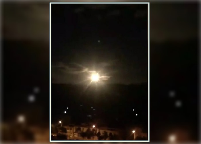 �޴�����ǻ���ҹ�գ�����֮ҹС����ײ������ ���������ҹѰ����ʯ�ص�