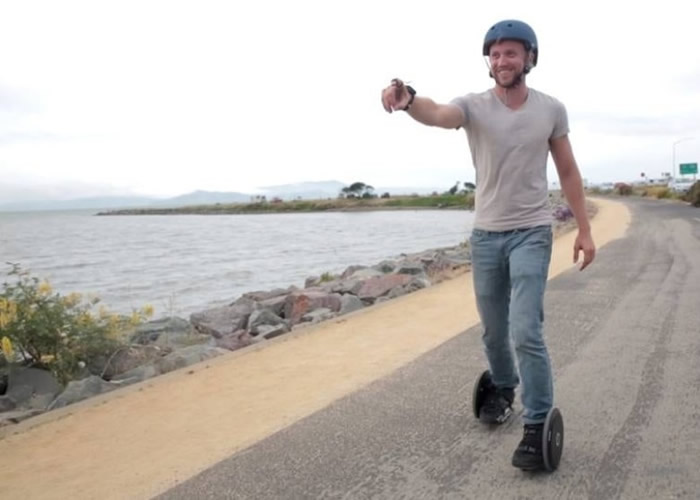 滚轴熘冰鞋让用家可以轻易地携同外出使用。