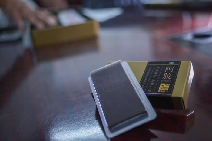 ������1990����������°�װ����Ϊһ������Ʒ�����ݲ�Ʒ��ʹ¿Ƥ���������󶼷��������� PHOTOGRAPH BY TONY KARUMBA, AFP/GETT