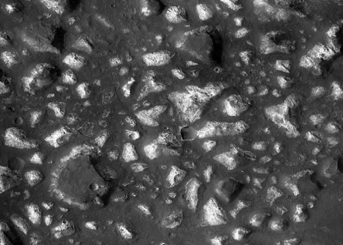 火星埃里达尼亚盆地的沉积物图片。