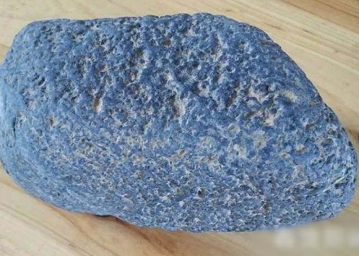 连日来不少人寻到“陨石”,经鉴定都是普通石块。