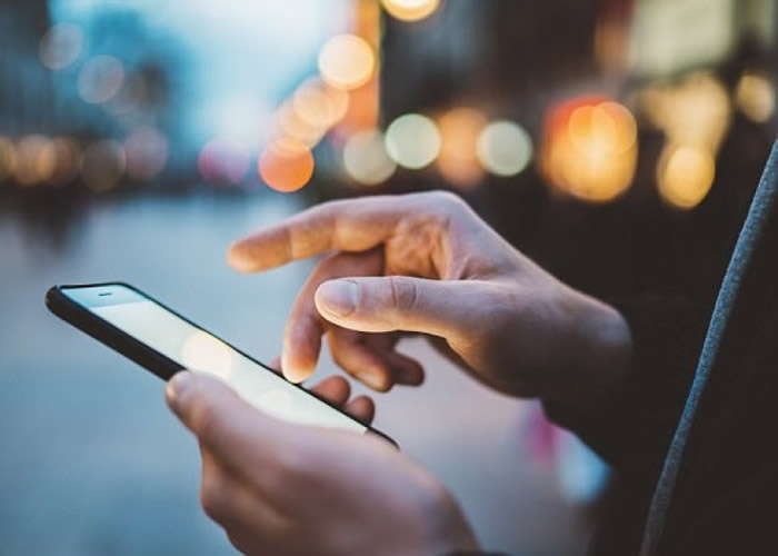 ���ζ���ѧ�о�������Ů˵��ʱ����Ѷ���ݻ���ֲ�ͬ������