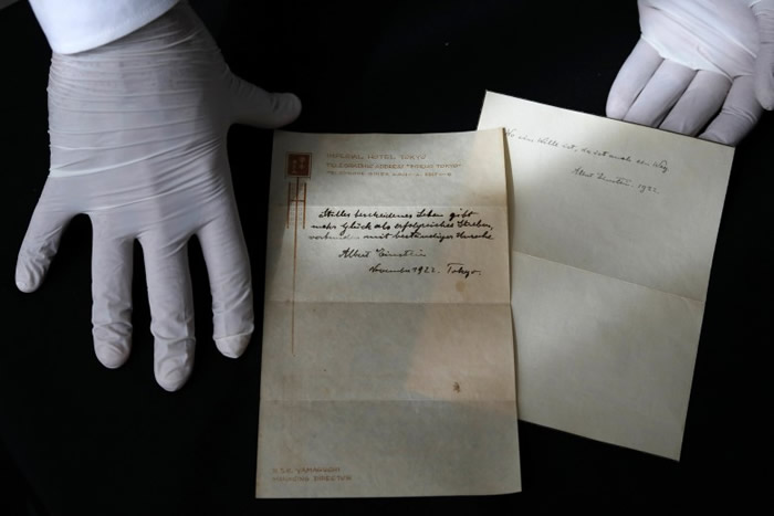 爱因斯坦的手稿因没有科学价值,故不为研究人员所知。