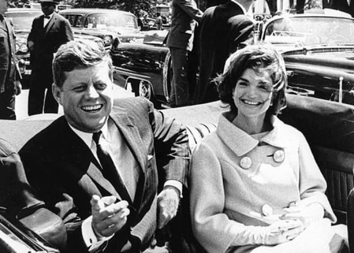 约翰.肯尼迪(左)之死有大量未解迷团。