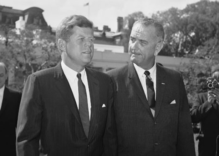 詹森(右)曾任肯尼迪(左)的副手。