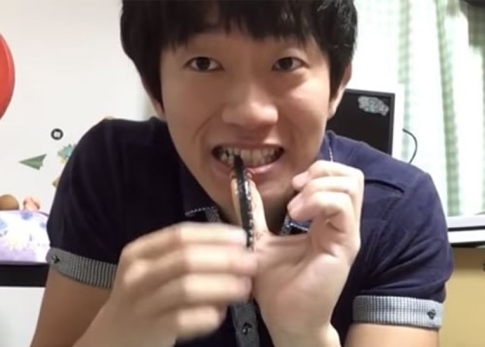 日本网络红人Mahiru Mitchell在YouTube上分享影片生吞蜈蚣