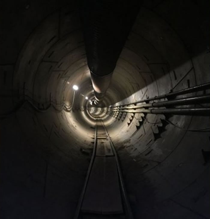 隧道已经看到雏型,让人充满想像。