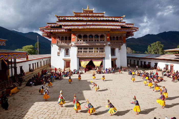 һ������ڲ����������ȵأ�Phobjikha Valley���ĸ����£�Gangteng Monastery������С� PHOTOGRAPH BY PETER A
